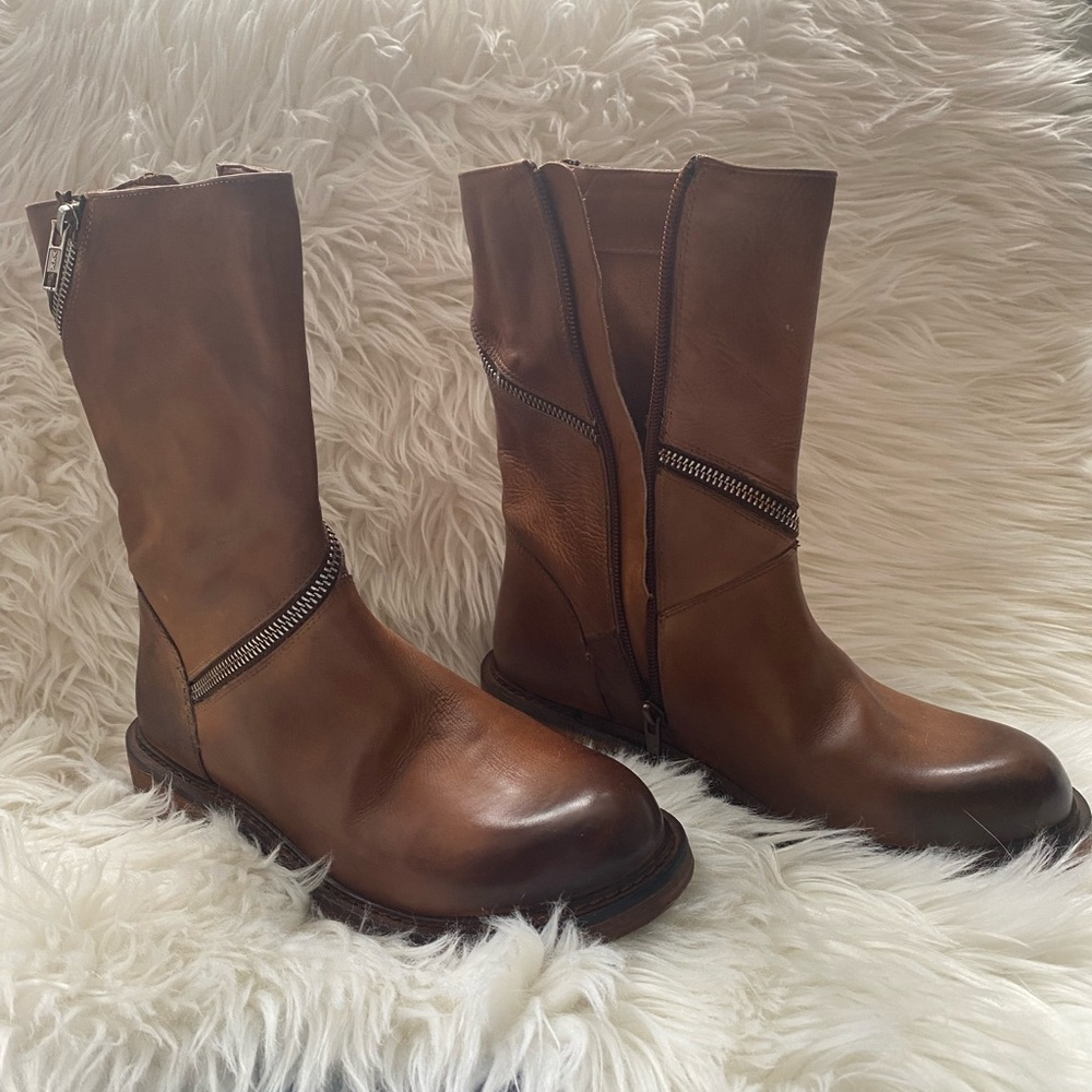 Vintage Foundry Co. Size 7 tan high ankle/ low calf leather boots